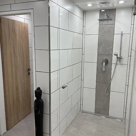 Aussergewoehnliche Kellerloft Apartment Innsbruck